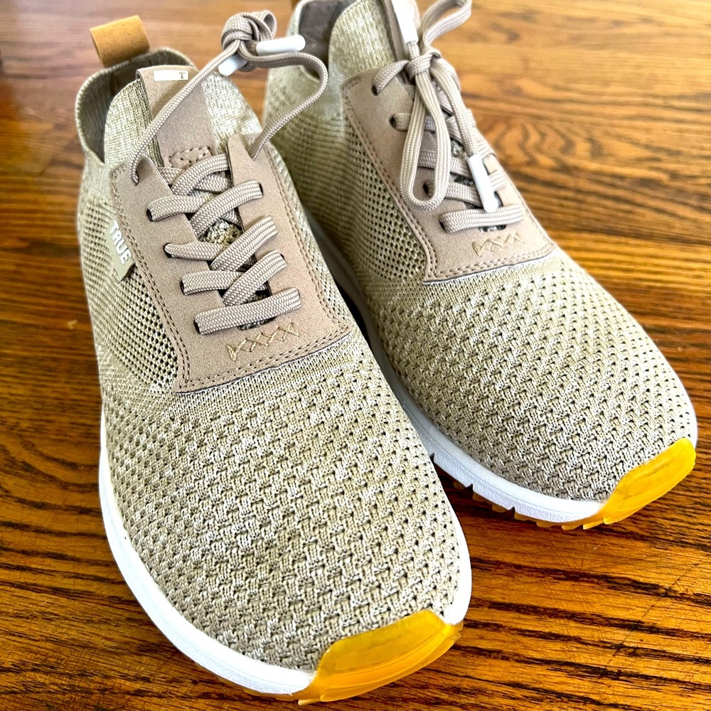 *Never Worn* TRUE WOMEN'S ALL DAY KNIT Golf / Street Shoe, Size 8